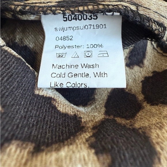 SHEIN cheetah print Vneck romper - Picture 4 of 4